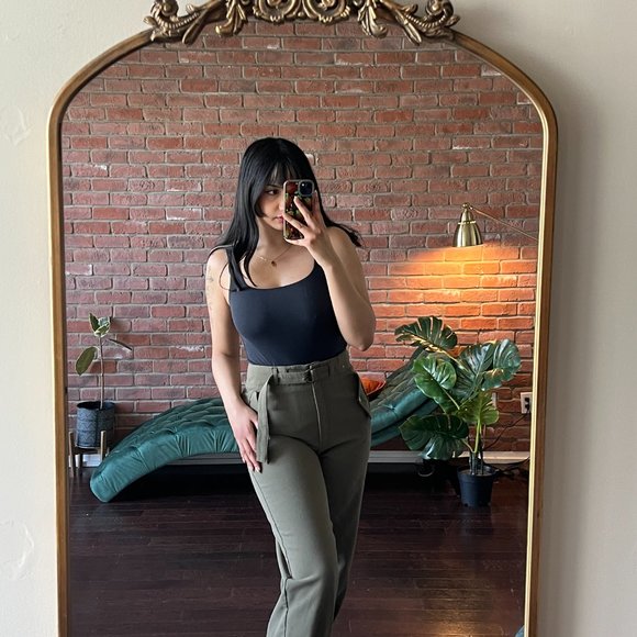 Dynamite Anja Belted Barrel Leg Pant - Picture 2 of 5